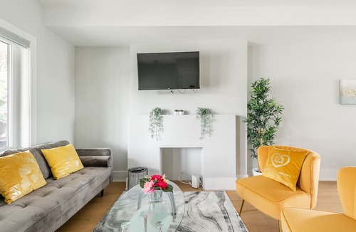 Little Italy Apartment | GLOBALSTAY. Fancy Downtown Apartments