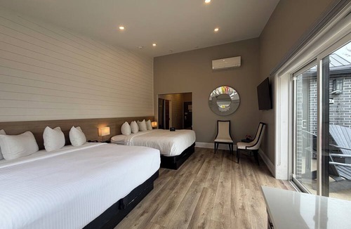 Grand Bend Hotel | Colonial Hotel & Suites