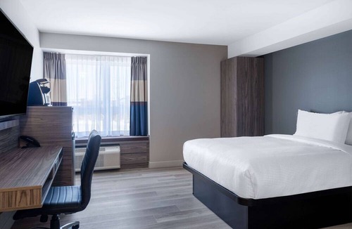 Kanata Lakes - Marchwood Lakeside - Morgan's Grant - Kanata Hotel | Microtel Inn & Suites by Wyndham Kanata Ottawa West