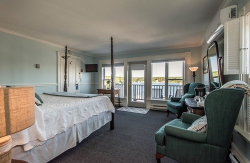 Hubbards Hotel | The Tuna Blue Inn and Restaurant