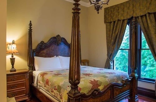 New Hamburg Bed & Breakfast | The Puddicombe House