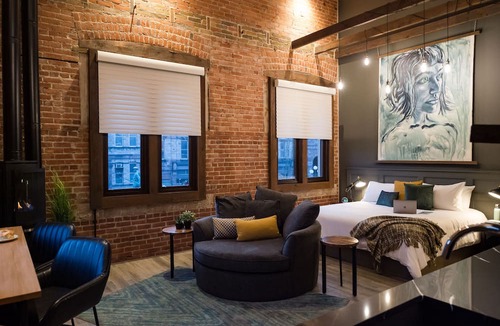 Brockville Hotel | 48 King West Boutique Hotel
