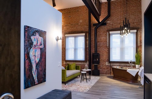Brockville Hotel | 48 King West Boutique Hotel