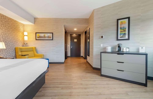 Ottawa Division Hotel | GLō Best Western Kanata Ottawa West