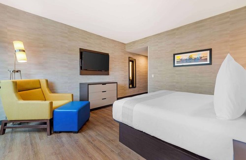 Ottawa Division Hotel | GLō Best Western Kanata Ottawa West