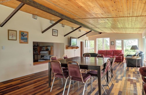 Ashfield-Colborne-Wawanosh Cottage | 8 bedroom Shamrock Beach Cottage