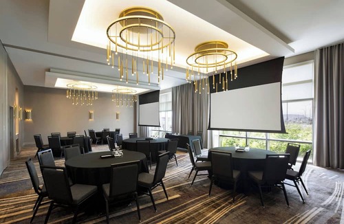 Saint-Laurent Hotel | Courtyard by Marriott Montreal Airport