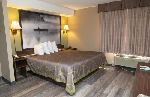 Gateway Hotel | Super 8 by Wyndham Mississauga