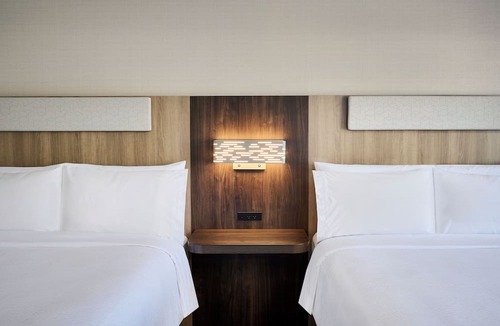 Rosemount Hotel | Holiday Inn Express and Suites Kitchener Southeast by IHG