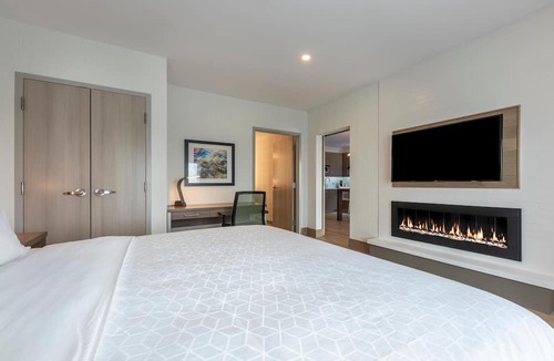 Moncton Hotel | Holiday Inn Express & Suites Moncton by IHG