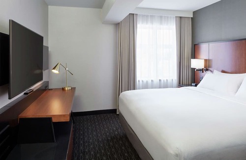 Dorval Hotel | DoubleTree by Hilton Montreal Airport