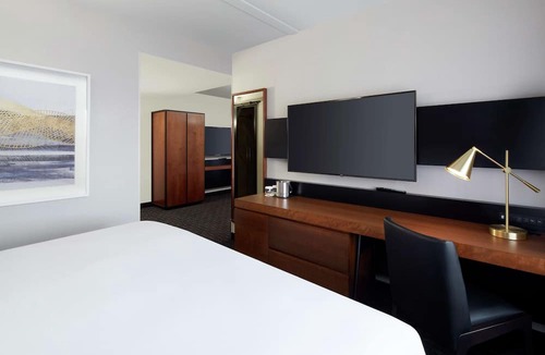 Dorval Hotel | DoubleTree by Hilton Montreal Airport