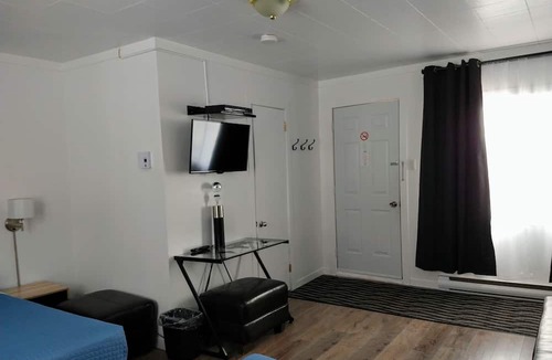 Ste Anne de Beaupre Hotel | Motel Hibiscus