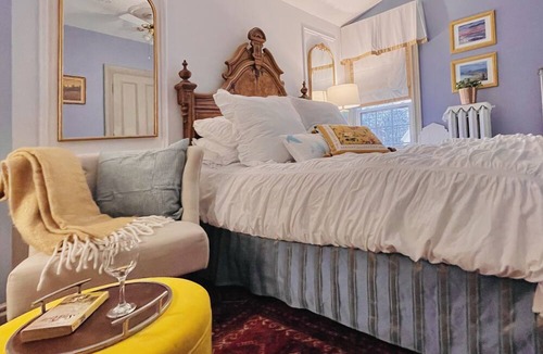 Queens Square Bed & Breakfast | Charlotte's Rose Inn