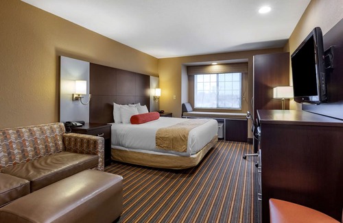 Woodstock Hotel | Best Western Plus Woodstock Inn & Suites