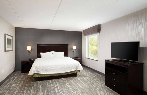 Barrie Hotel | Hampton Inn & Suites Barrie