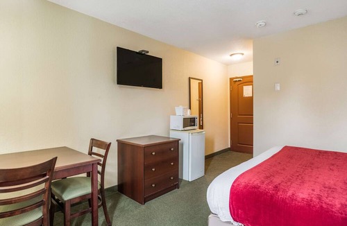 Orillia Hotel | Knights Inn Orillia
