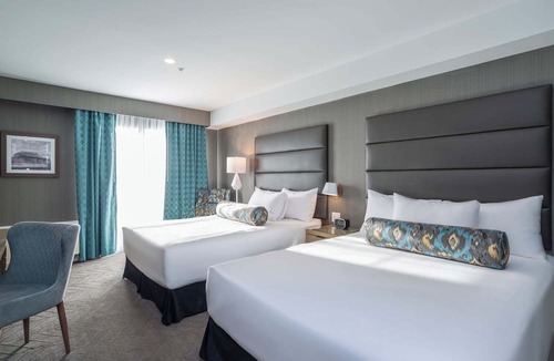 Ottawa Division Hotel | Sandman Signature Ottawa Airport Hotel