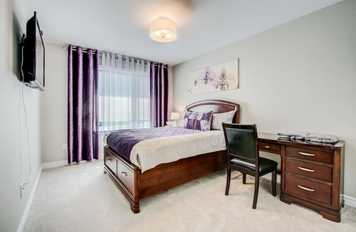 Ottawa Division Hotel | Henia's Inn