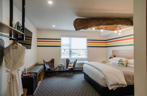 Colchester Hotel | The Grove Motel