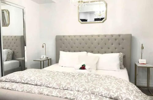Port Franks Apartment | Golden Spa Suite