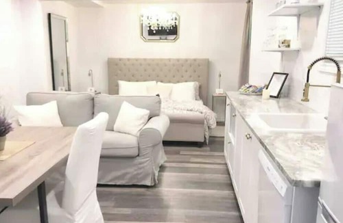 Port Franks Apartment | Golden Spa Suite