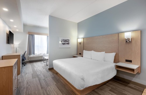 Lindsay Hotel | Best Western Plus Kawartha Lakes Hotel & Suites