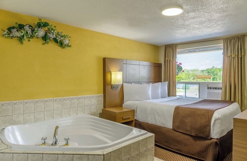 Campbellford Hotel | Motel 6 Campbellford, ON