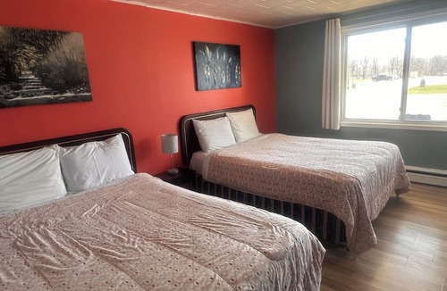 Chatham-Kent Hotel | Colonial Motel
