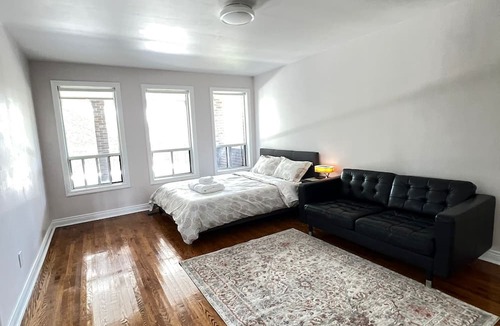 Lawrence Heights Villa | Serene Stay
