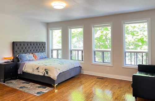 Lawrence Heights Villa | Serene Stay