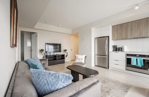 Flemingdon Park Apartment | Modern Sonic Way Condos
