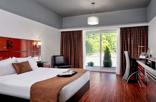 Ashfield-Colborne-Wawanosh Hotel | Samuel's Boutique Hotel