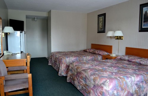 Walkerton Hotel | Lighthouse Motel