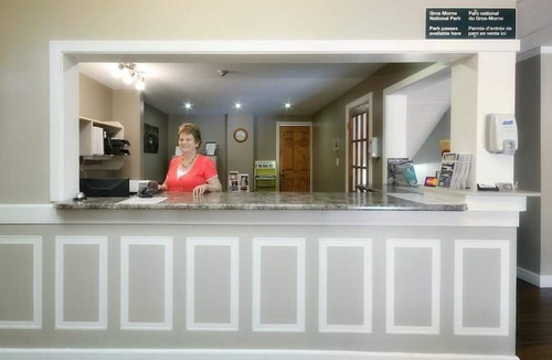 Deer Lake Hotel | Driftwood Inn