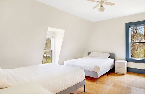 Lunenburg Hotel | The Homeport Motel