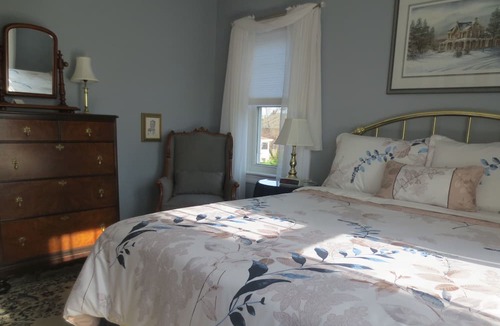 Thorold Bed & Breakfast | Robinsong Bed and Breakfast