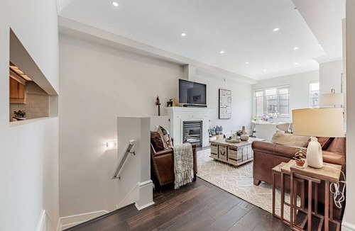 Midtown Toronto Apartment | Rivetstays - Designer Walk Suites