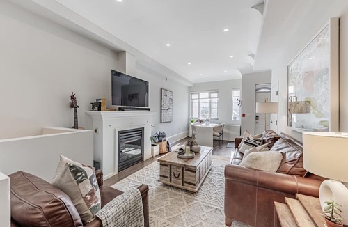 Midtown Toronto Apartment | Rivetstays - Designer Walk Suites