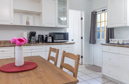 South Central House | 2 Bedroom Duplex near Hospital, Parking.