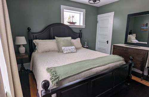 Lunenburg Bed & Breakfast | Rose & Thistle Bed & Breakfast