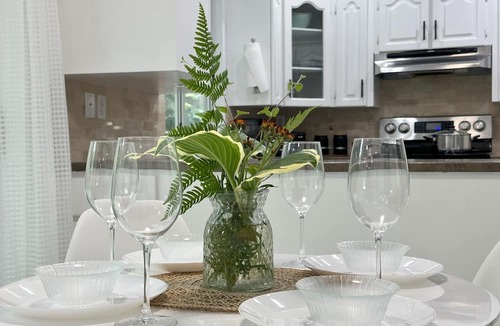 East Newton North House | Private Resort Like Living in Metro Vancouver. Free Parkings.
