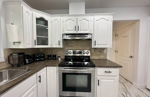 East Newton North House | Private Resort Like Living in Metro Vancouver. Free Parkings.