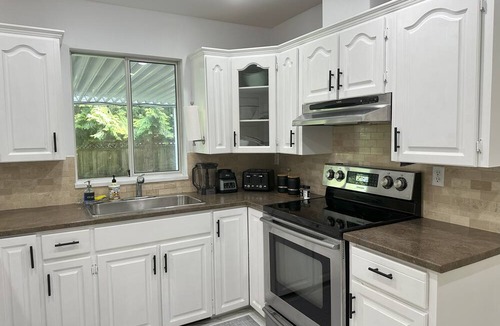 East Newton North House | Private Resort Like Living in Metro Vancouver. Free Parkings.