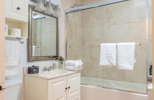 South Surrey House | Chic Private Modern Home with All Amenities: Your Perfect Getaway!