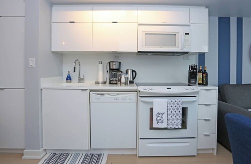 Wellington Place Condo | CozyCondo,CN Tower, Rogers Centre,Balcony, Parking