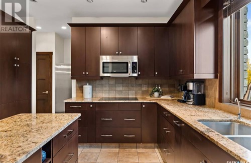 Emerald Park House | Luxury Gated Estate Home