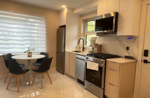 Sunset House | *NEW BUILT* Private Modern 2bd 2ba. Easy Parking