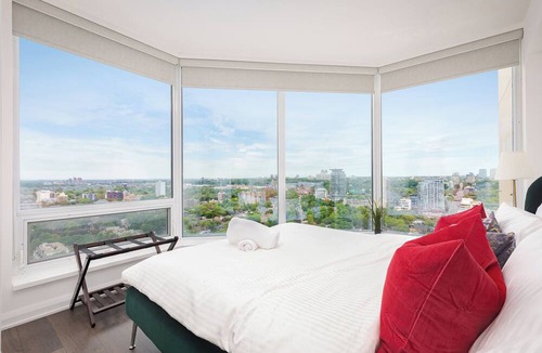 Bloor-Yorkville Apartment | Best Apartment Downtown Toronto with City View in Yorkville.