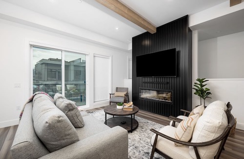 Central Okanagan House | Waterfront, Rftp Patio & Hottub